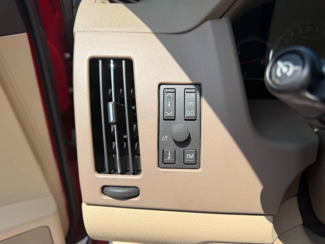 Used 2008 Cadillac STS V8 AWD w/ Preferred Equipment Group image 17