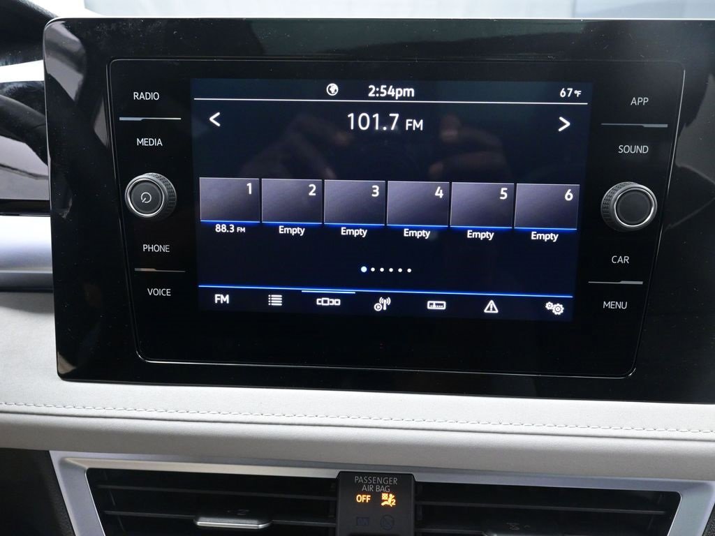 New 2025 Volkswagen Taos SE image 11