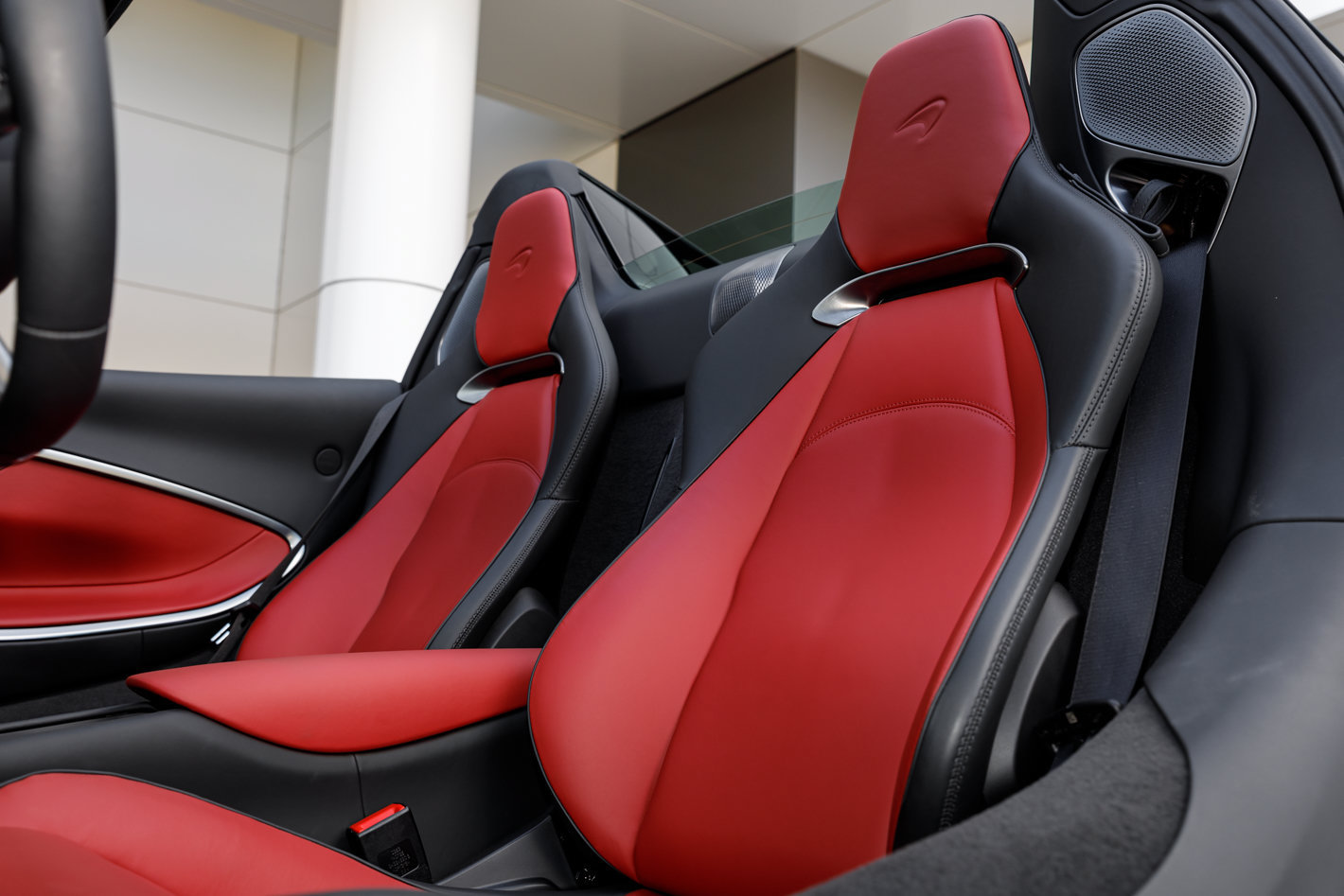 Used 2026 McLaren Artura Spider RWD image 50