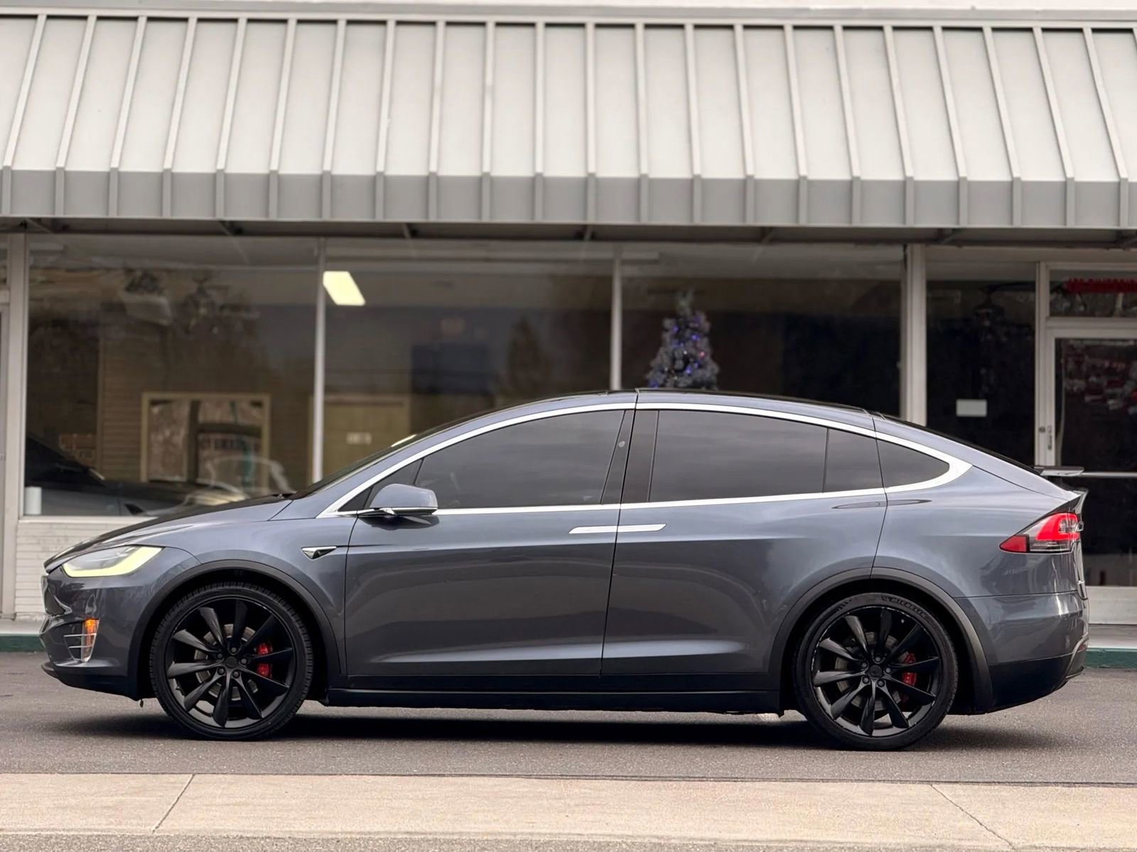 Used 2018 Tesla Model X P100D image 6