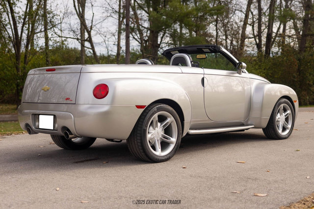 Used 2005 Chevrolet SSR w/ Preferred Equipment Group image 8