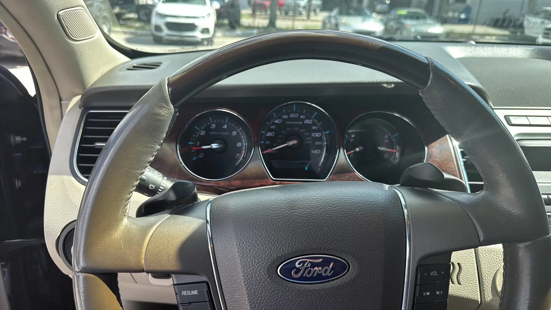 Used 2010 Ford Taurus Limited FWD image 13