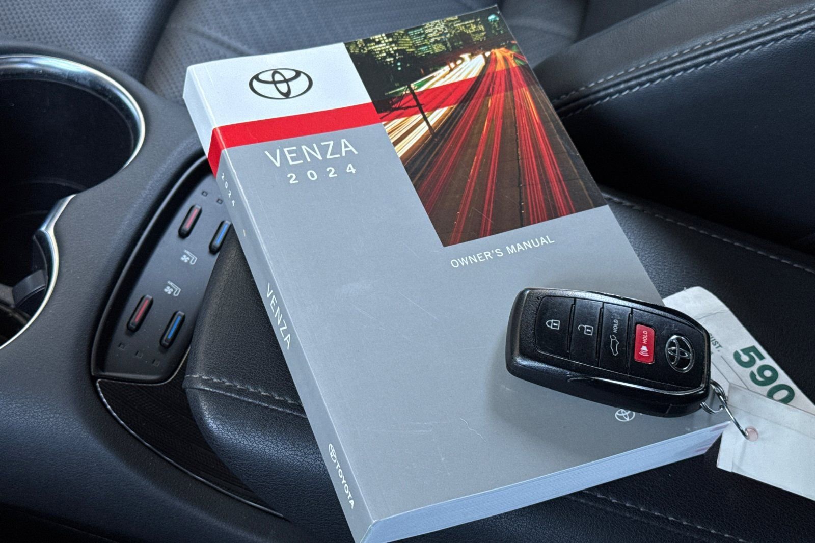 Used 2024 Toyota Venza Limited AWD/4WD image 11