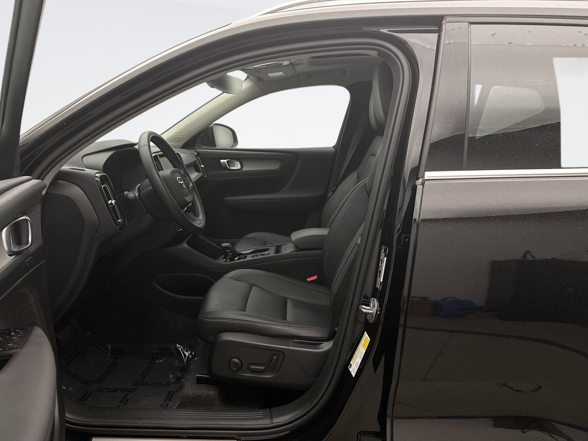 Used 2025 Volvo XC40 B5 Core AWD/4WD image 8