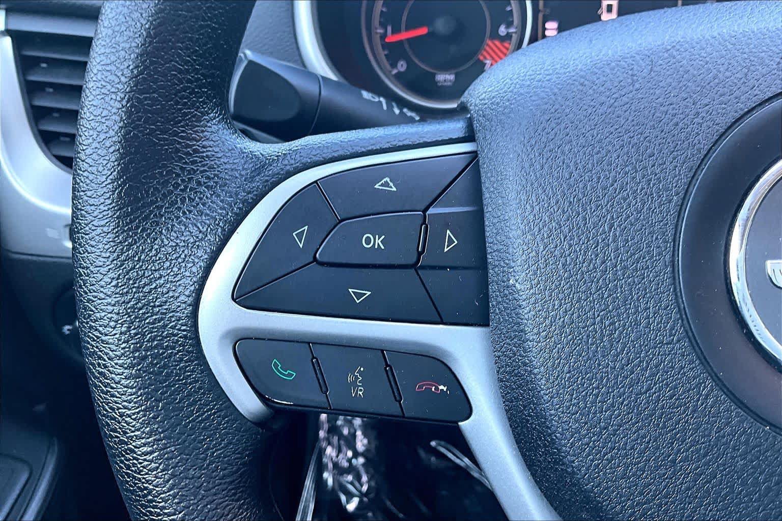 Used 2015 Jeep Cherokee Sport w/ Sport Appearance Group FWD image 24