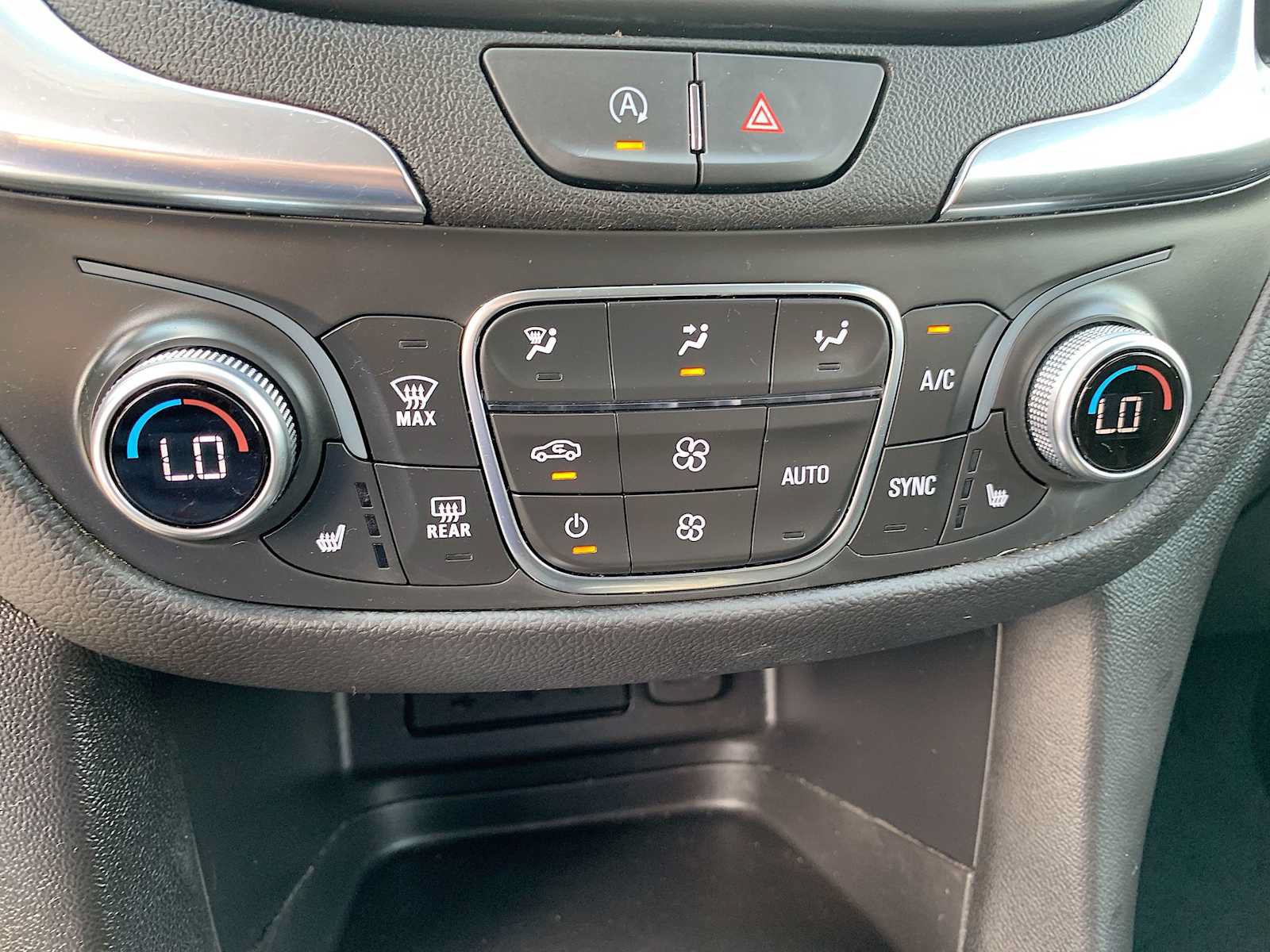 Used 2023 Chevrolet Equinox LT AWD/4WD image 17