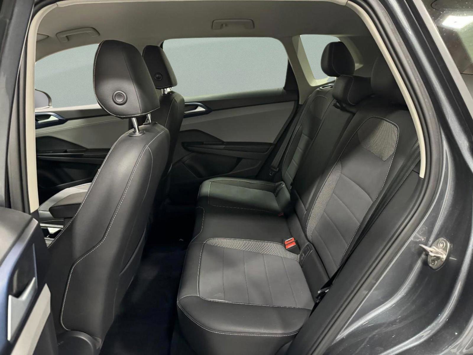 Used 2024 Volkswagen Taos SE image 10