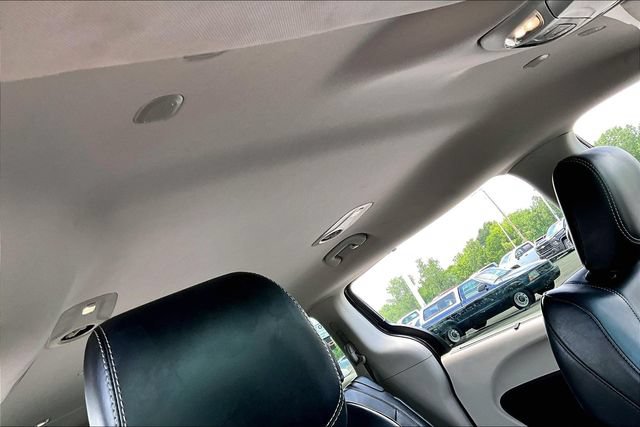 Used 2023 Chrysler Pacifica Touring-L FWD image 27