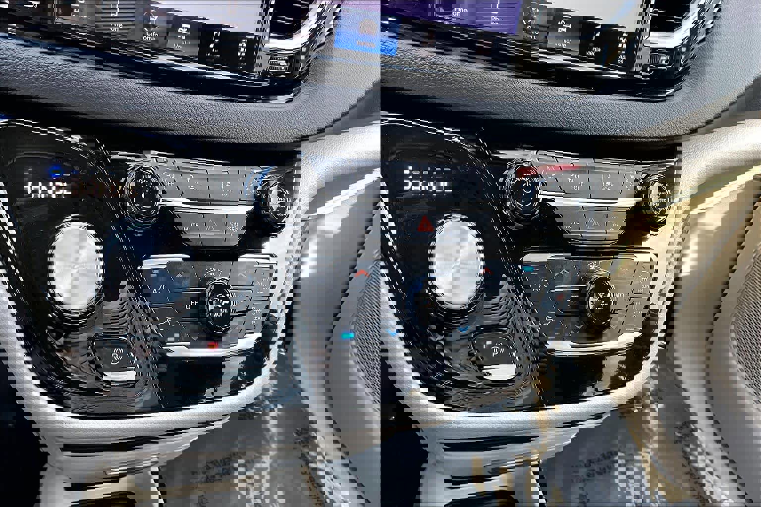 Used 2024 Chrysler Pacifica Touring-L image 35