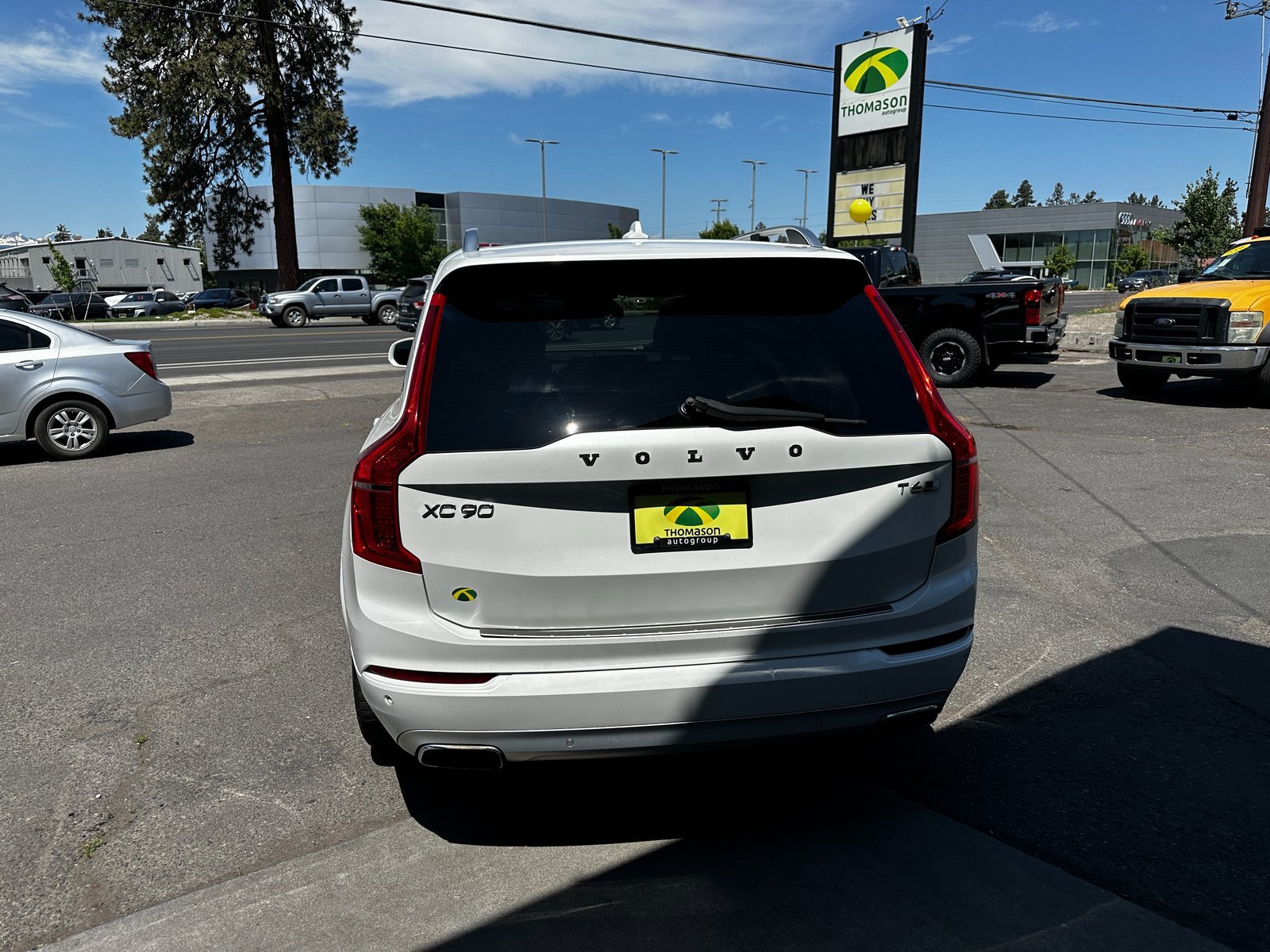 Used 2018 Volvo XC90 T6 Momentum w/ Convenience Package image 3