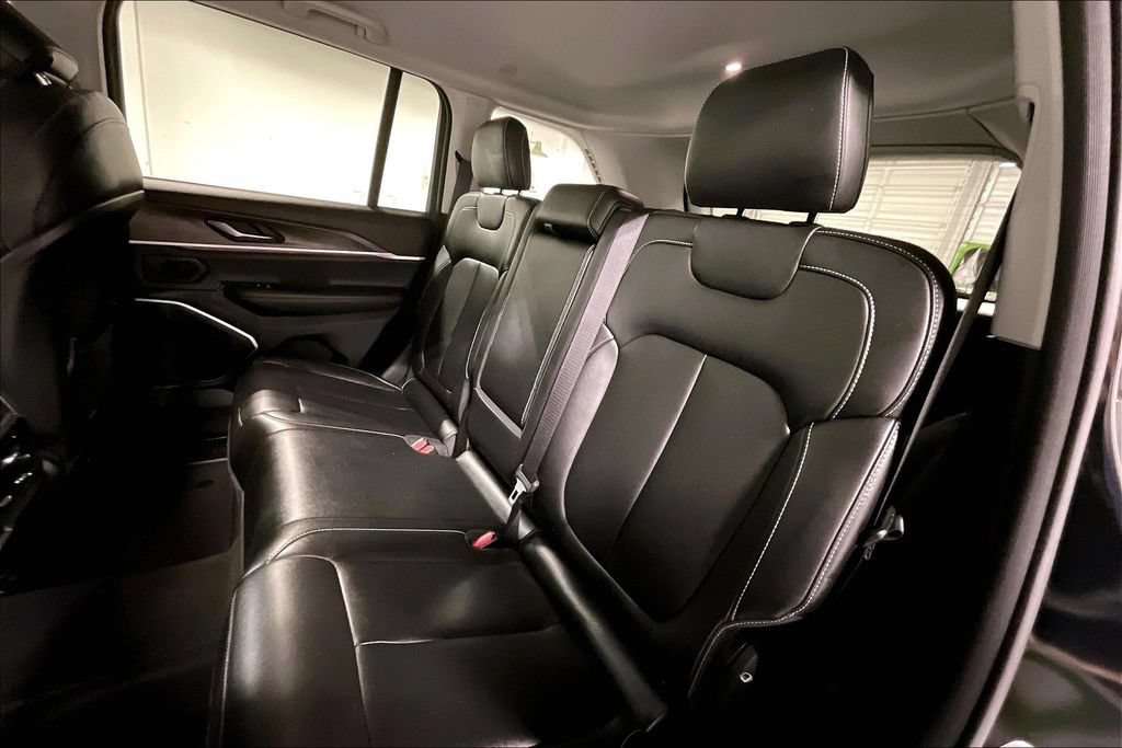 Used 2023 Jeep Grand Cherokee Limited RWD image 32