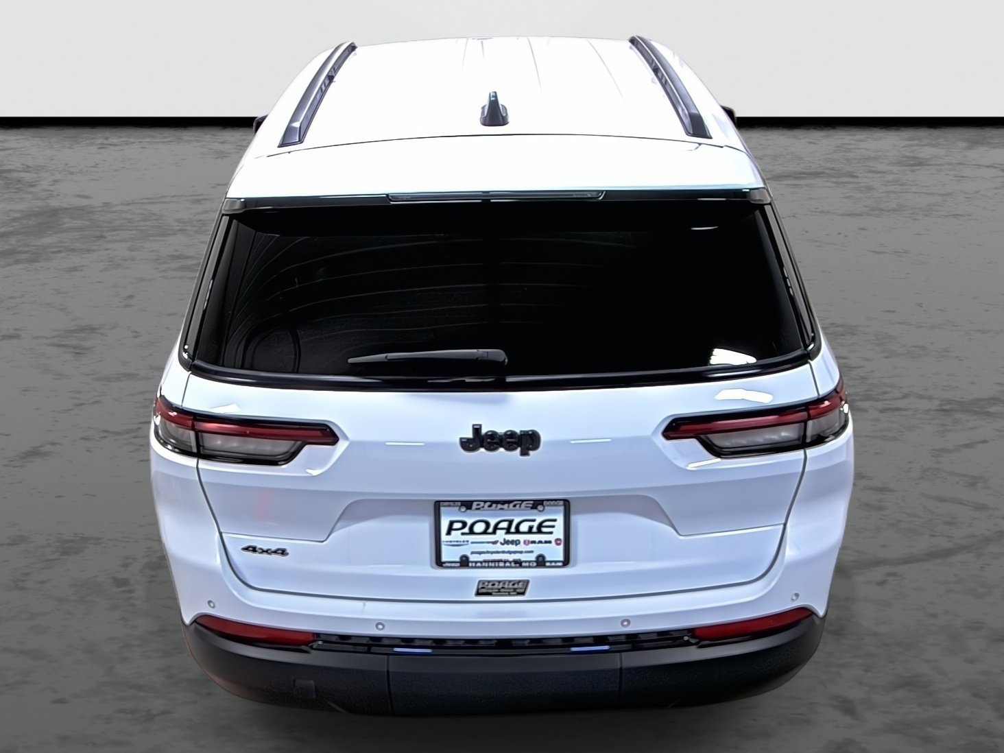 Used 2024 Jeep Grand Cherokee L Laredo image 3