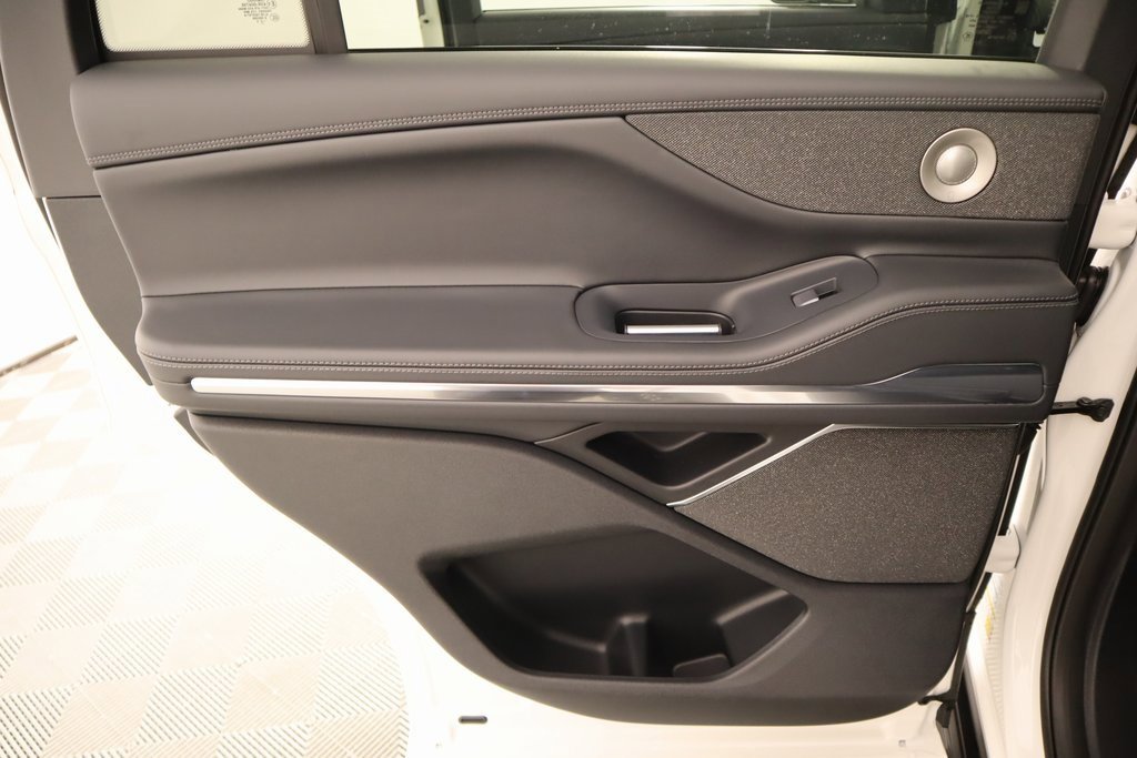 New 2025 Lincoln Navigator Reserve w/ Jet Appearance Package image 17