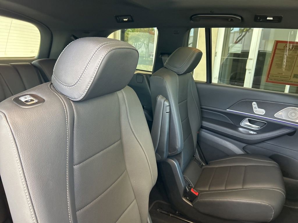 Used 2025 Mercedes-Benz GLS 450 4MATIC w/ AMG Line Exterior image 25