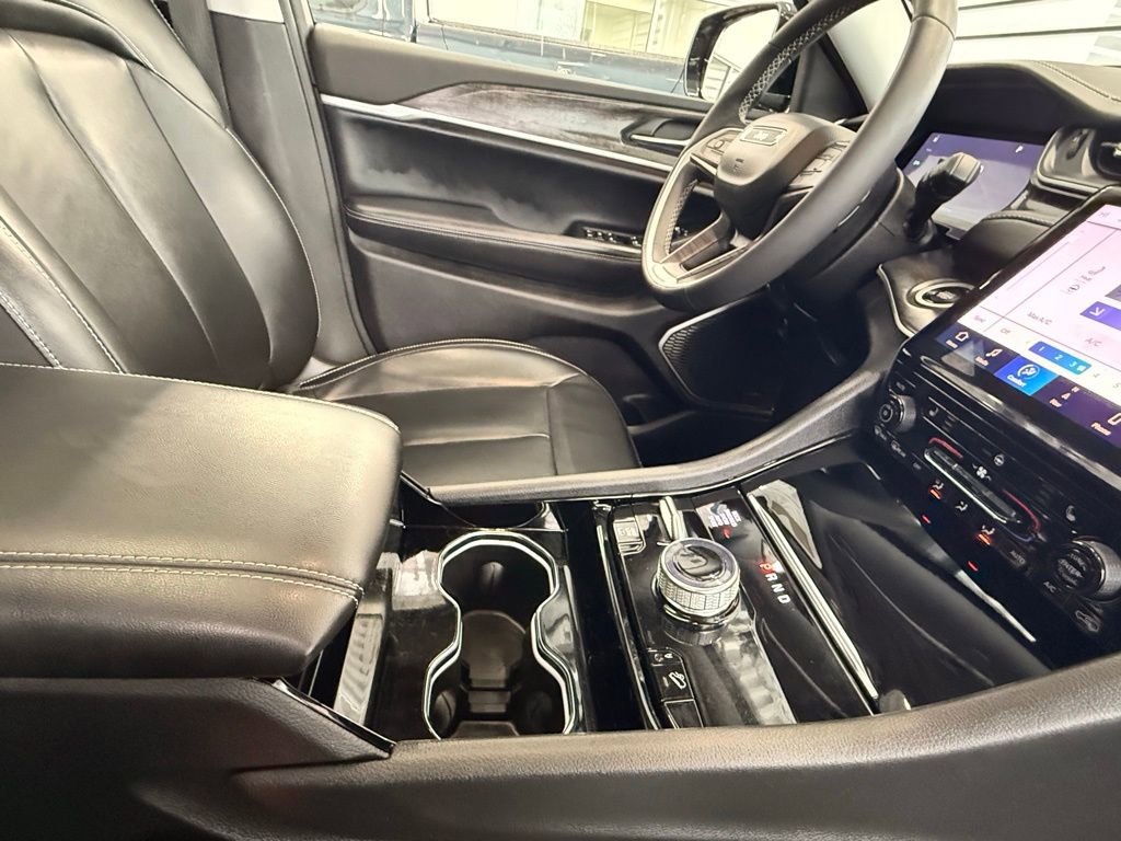 Used 2022 Jeep Grand Cherokee Limited 4xe image 37