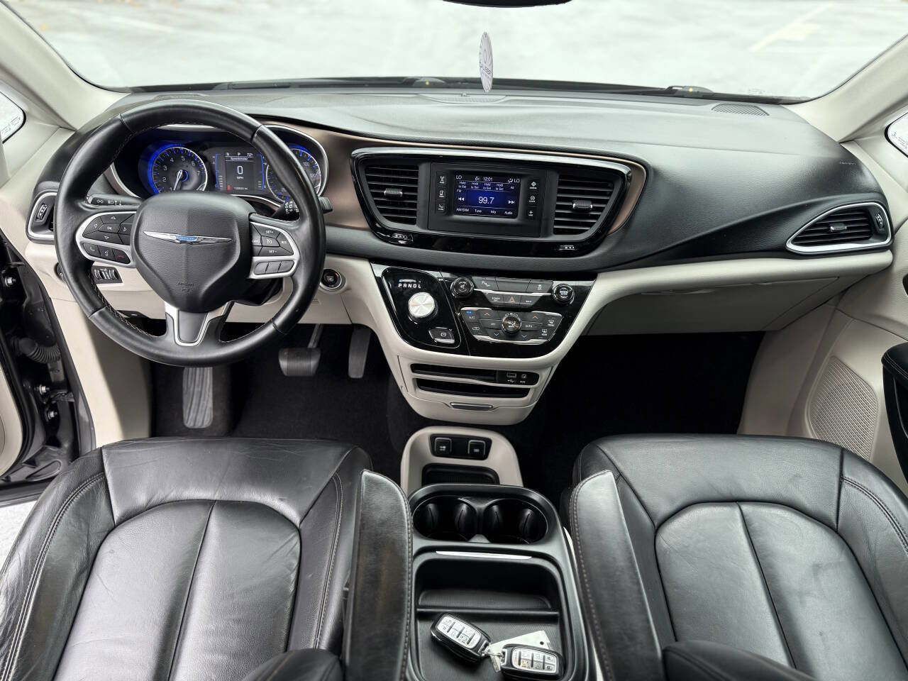 Used 2017 Chrysler Pacifica Touring-L image 30