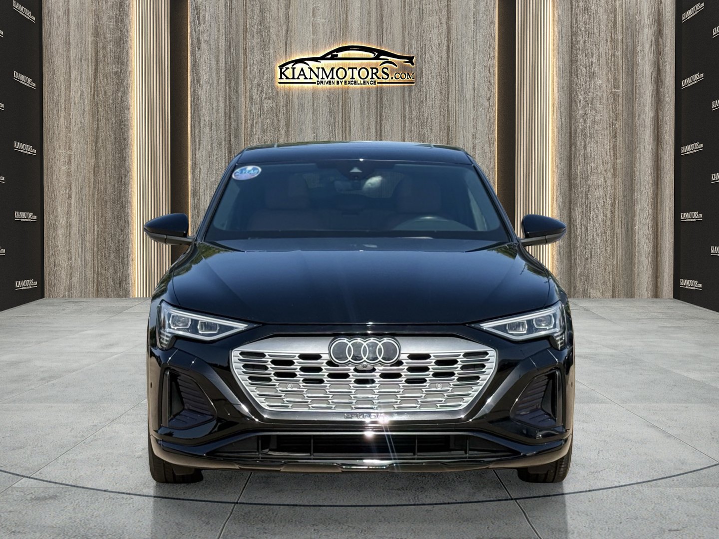 Used 2024 Audi Q8 e-tron Premium Plus w/ Premium Plus Package AWD/4WD image 2
