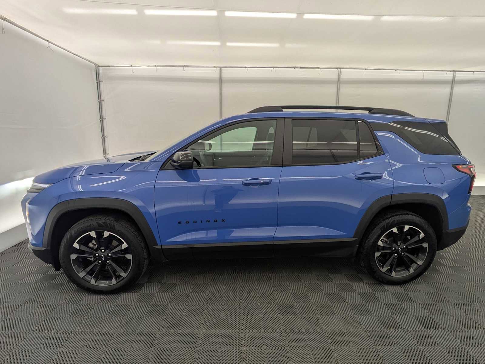 Used 2025 Chevrolet Equinox RS image 3