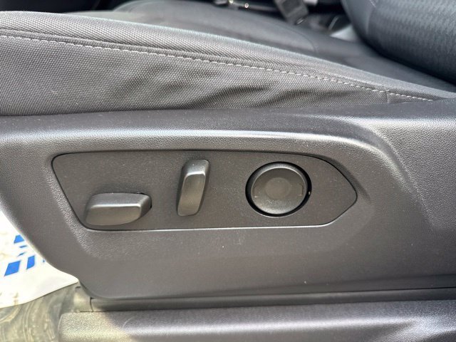 Used 2025 Chevrolet Silverado 1500 LT AWD/4WD image 14