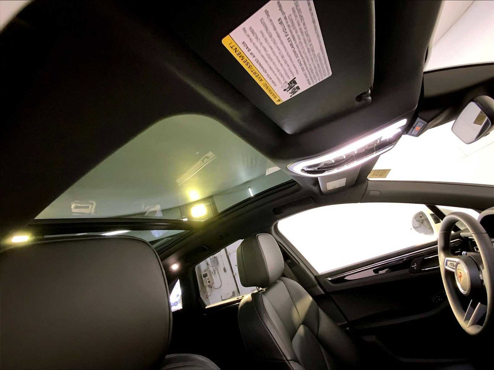 Certified 2025 Porsche Macan image 20