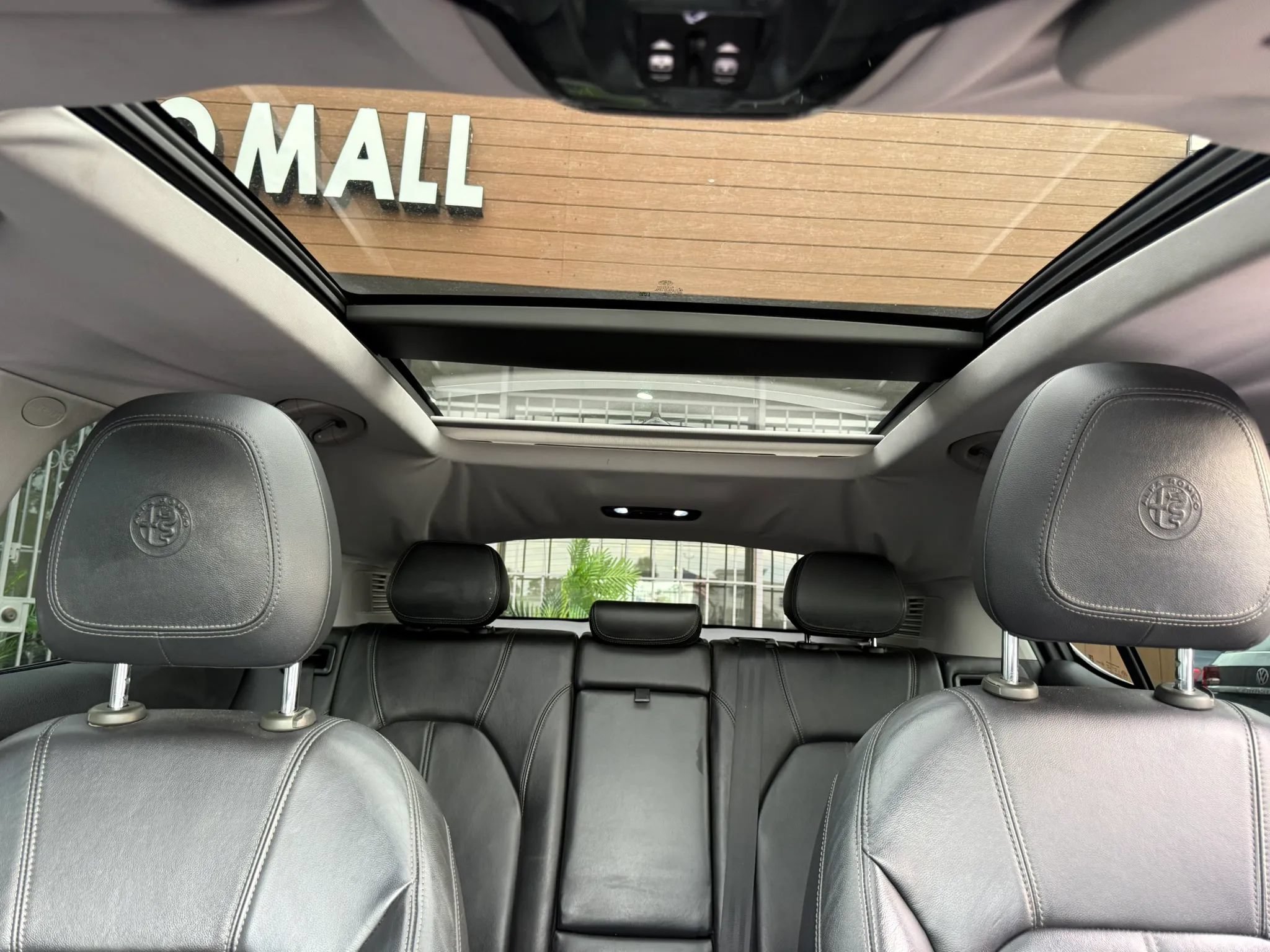 Used 2018 Alfa Romeo Stelvio AWD image 15