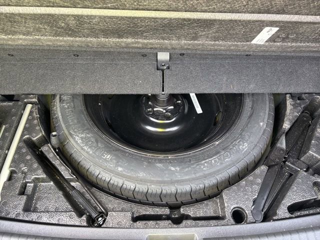 Used 2024 Volkswagen Tiguan SE image 30