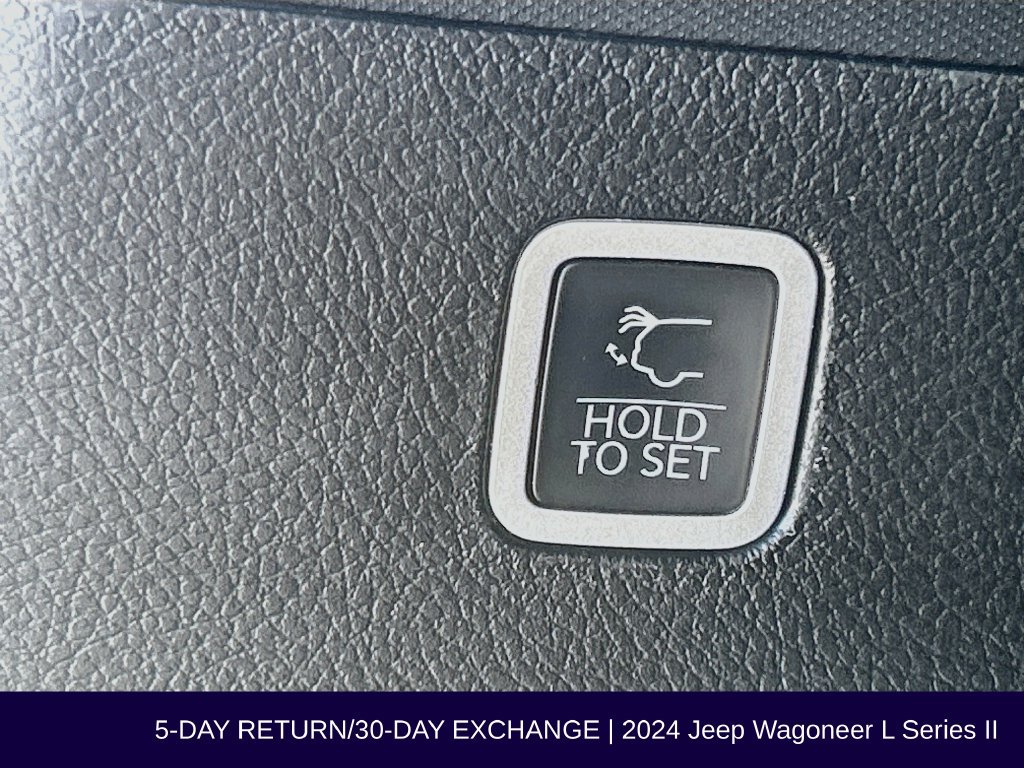 Used 2024 Jeep Wagoneer L Series II AWD/4WD image 43