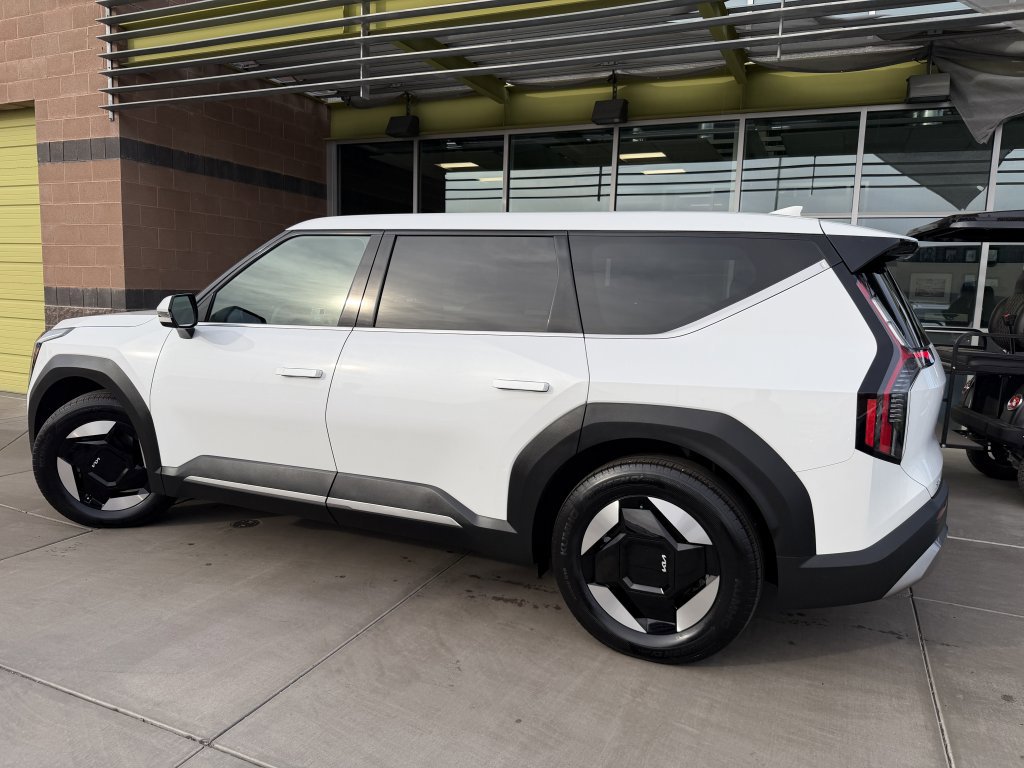 Used 2024 Kia EV9 Light image 5