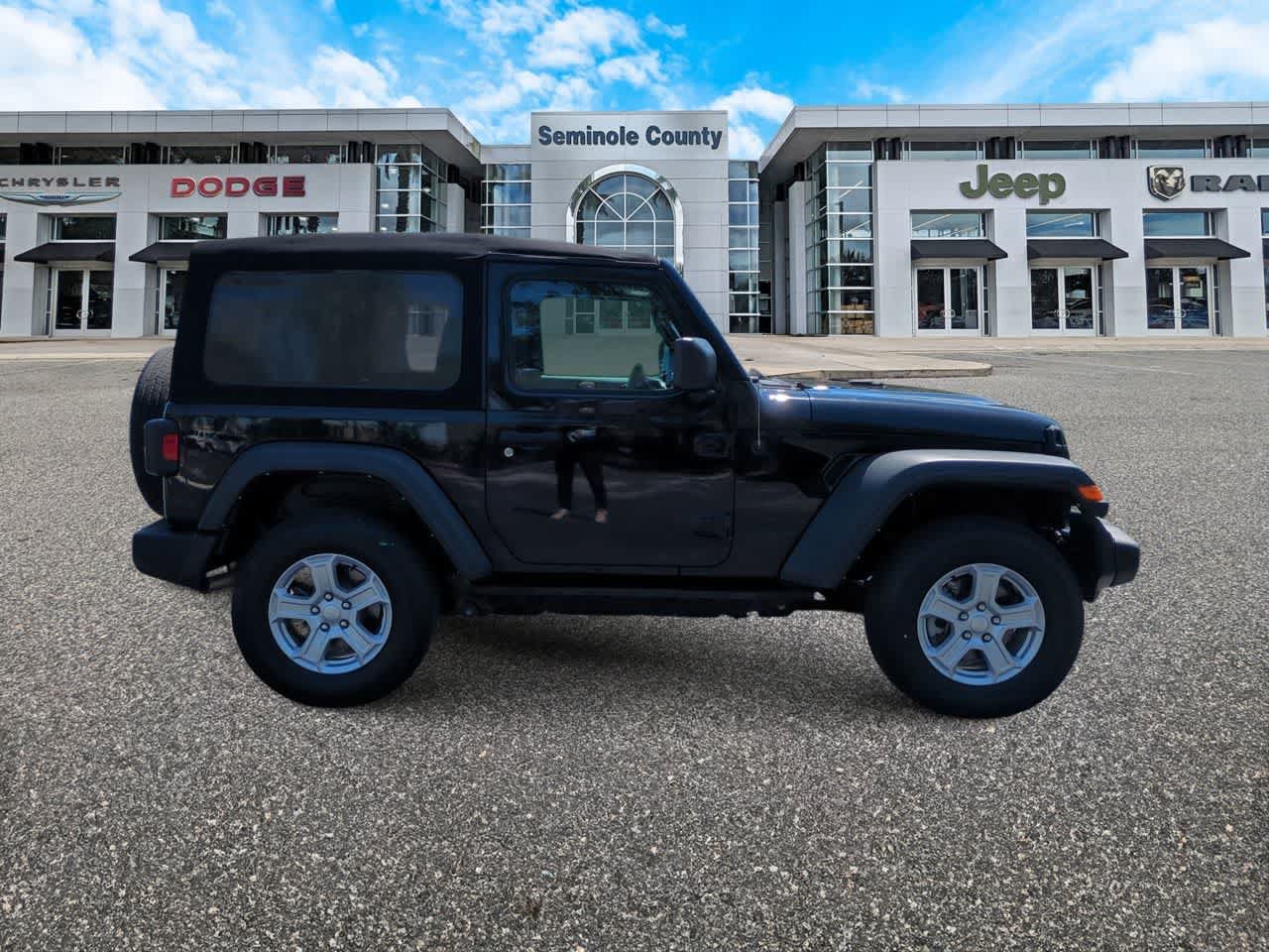 Used 2022 Jeep Wrangler Sport AWD/4WD image 9