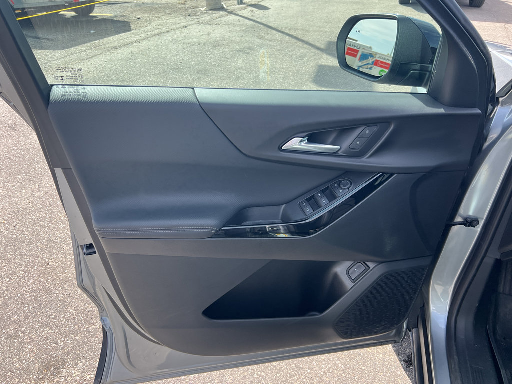 Used 2025 Chevrolet Equinox LT w/ Convenience Package II image 12