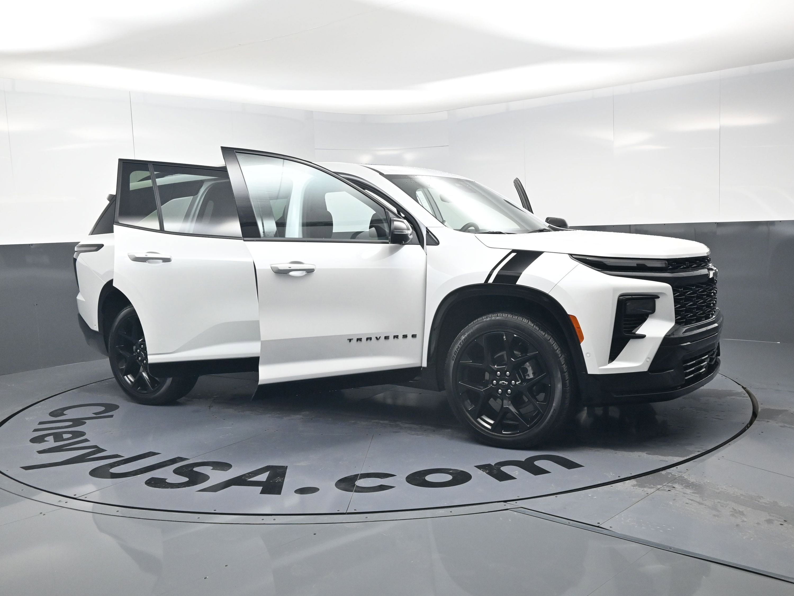 Used 2025 Chevrolet Traverse RS image 25