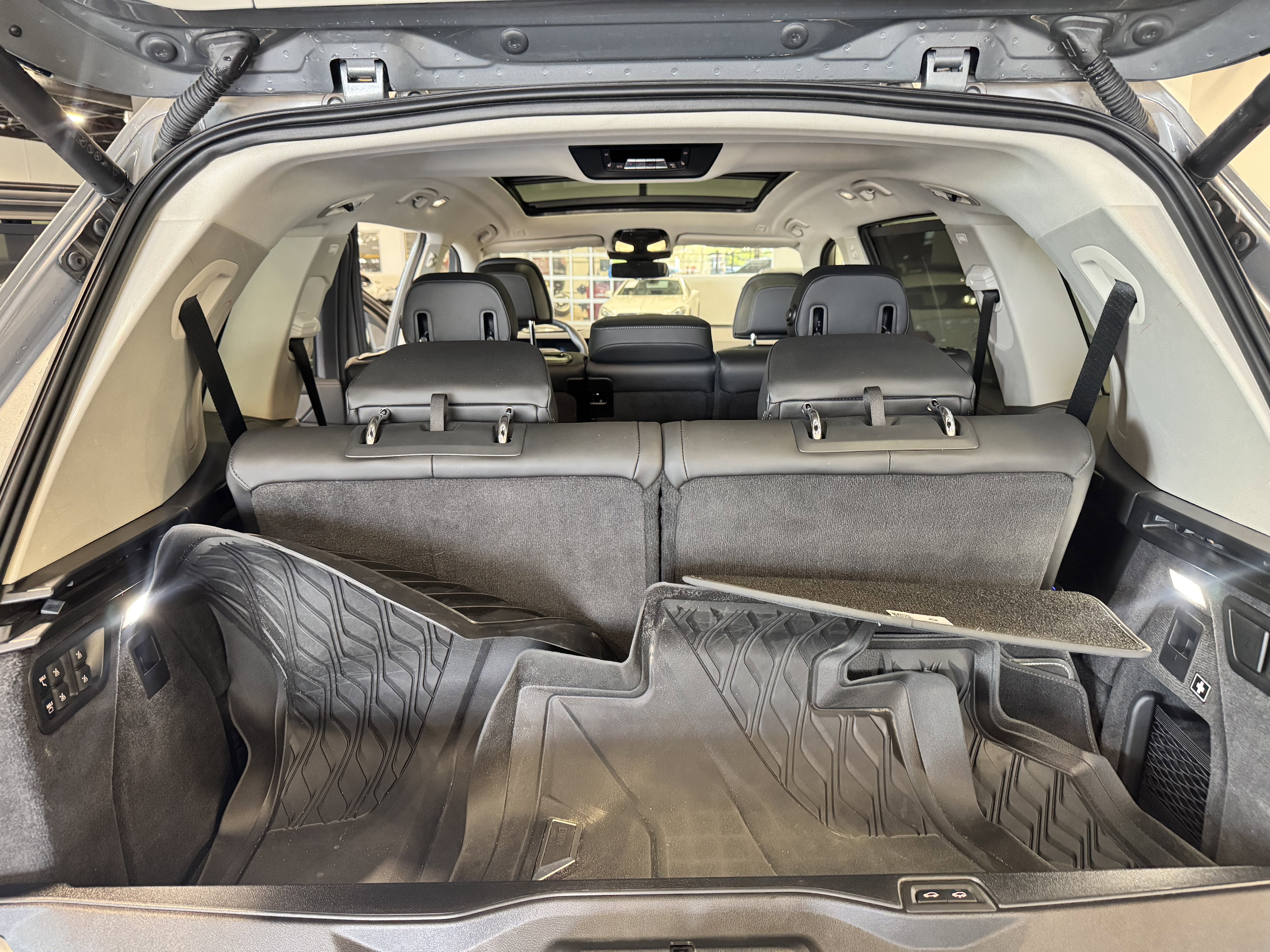 Used 2025 BMW X7 xDrive40i w/ Premium Package image 13