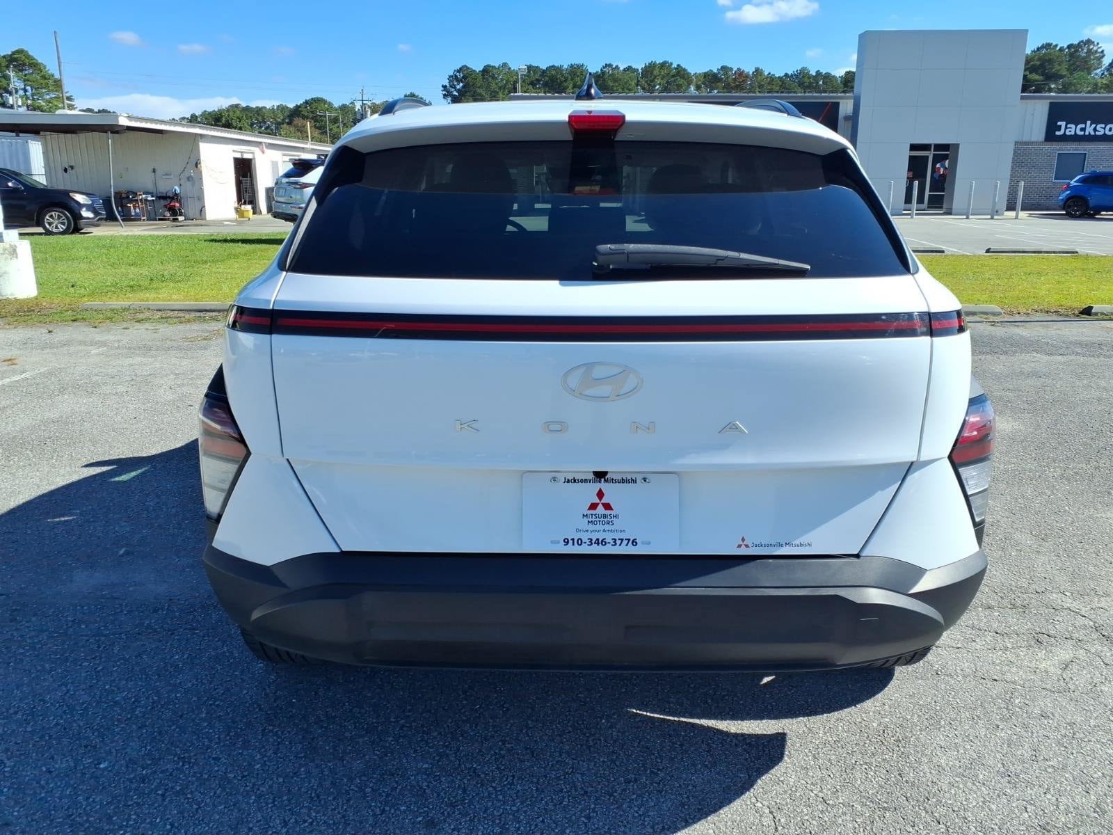 Used 2025 Hyundai Kona SEL FWD image 3
