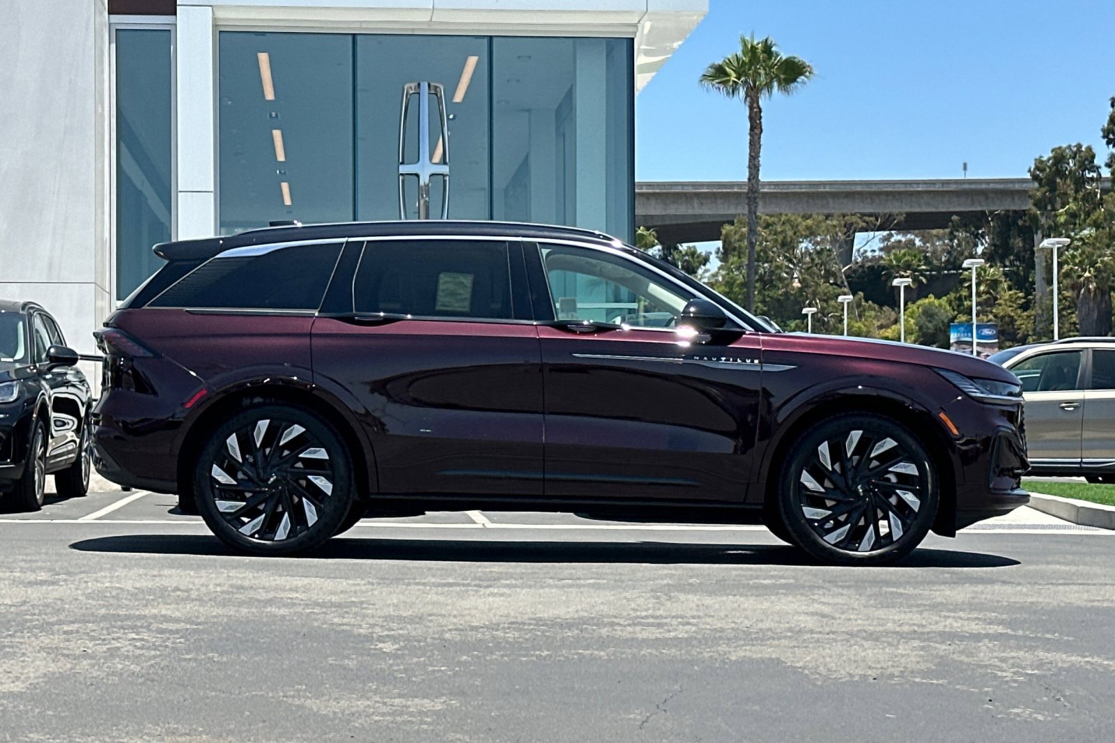 New 2025 Lincoln Nautilus Black Label w/ Jet Appearance Package image 2