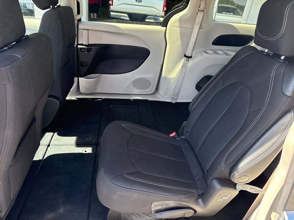 Used 2023 Chrysler Voyager LX FWD image 25