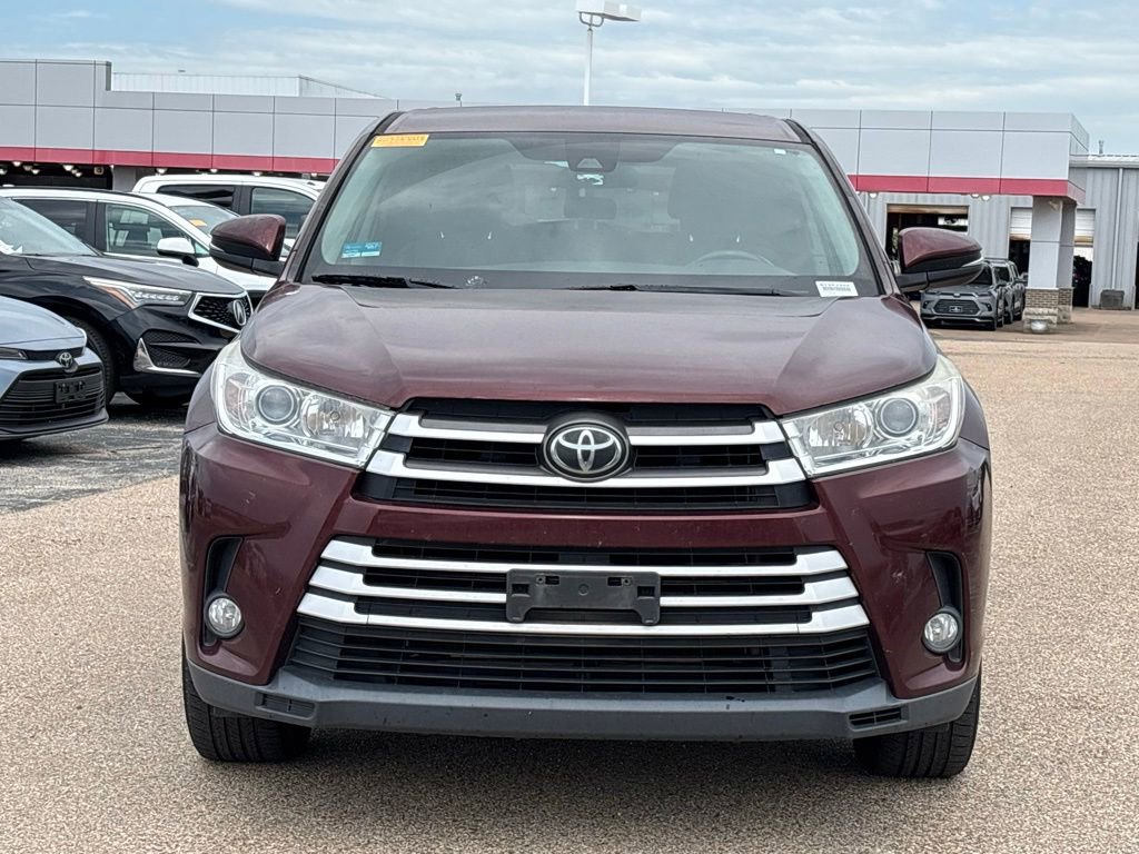 Used 2019 Toyota Highlander Plus AWD/4WD image 3