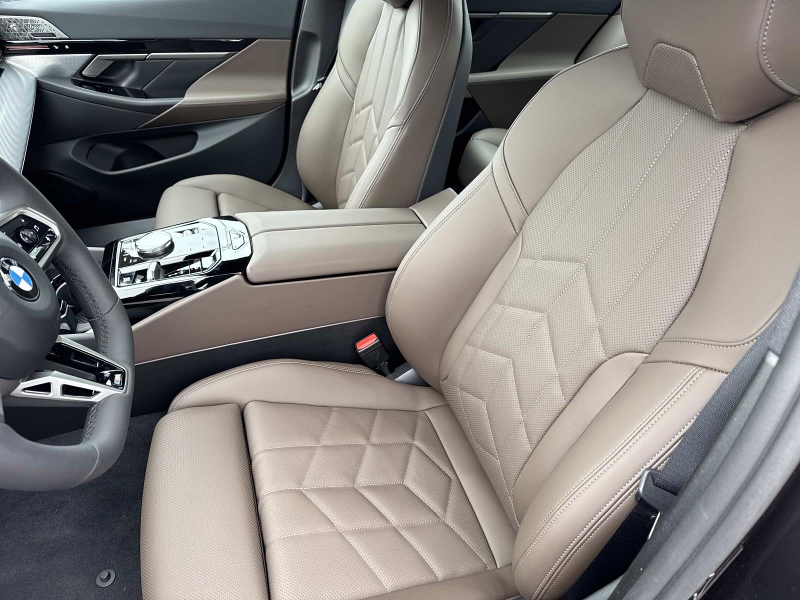 New 2026 BMW 530i xDrive w/ M Sport Package AWD/4WD image 20