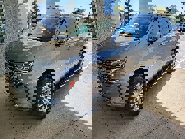 Used 2023 Chevrolet Suburban Premier AWD/4WD image 15