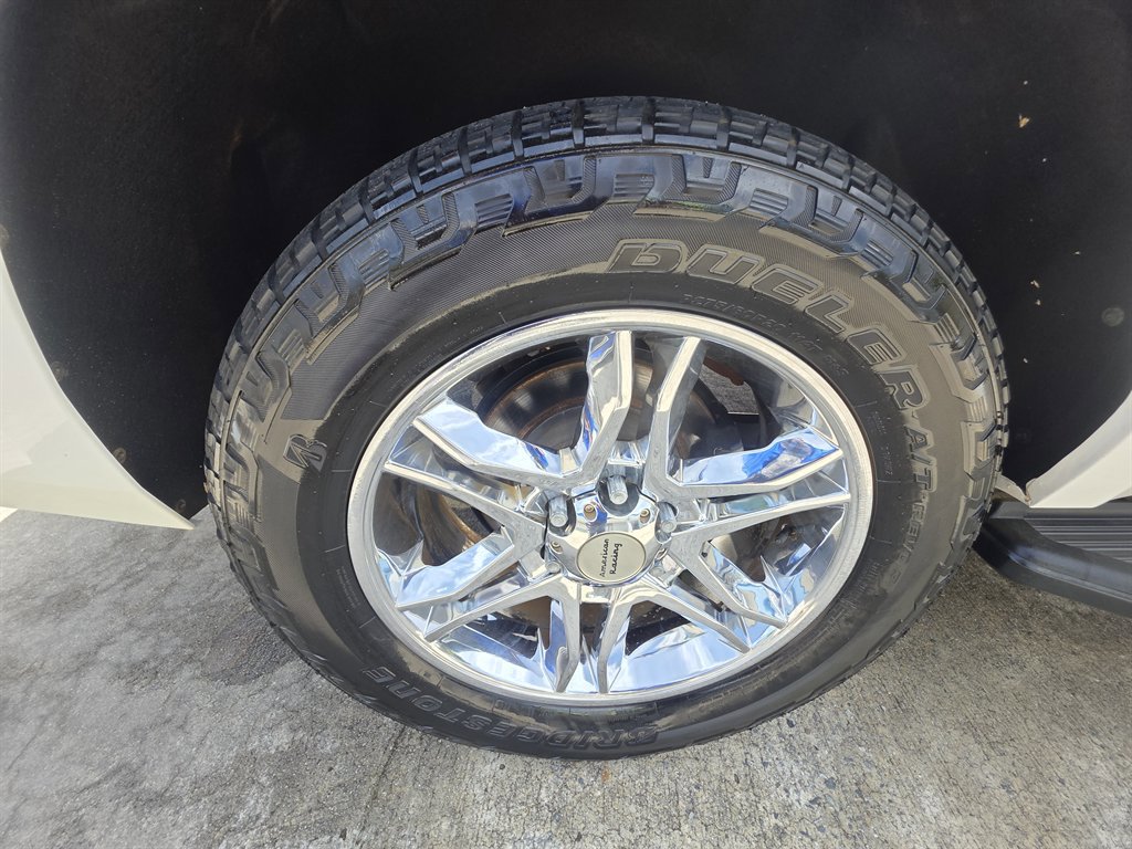 Used 2015 Chevrolet Suburban LT AWD/4WD image 5