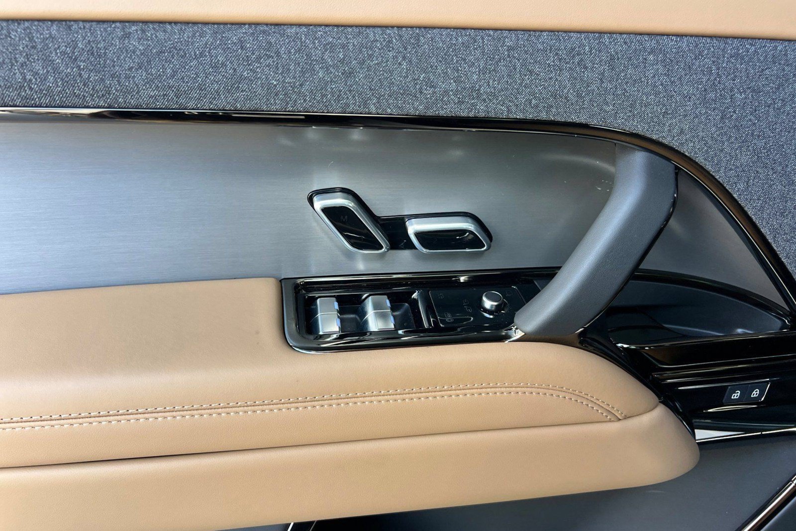 New 2026 Land Rover Range Rover Sport SE AWD/4WD image 10