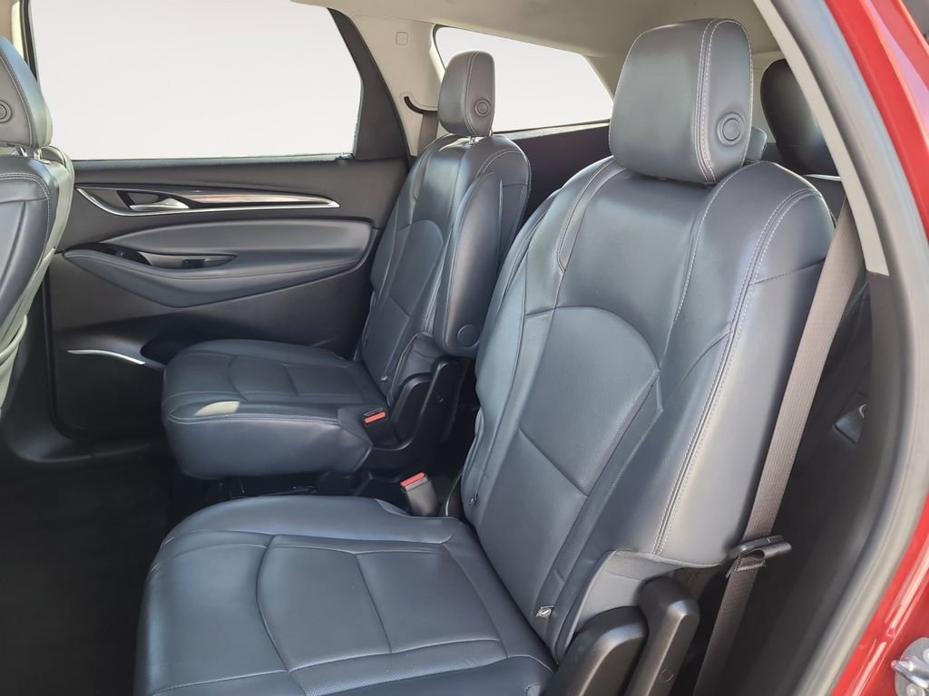 Used 2018 Buick Enclave Essence image 13