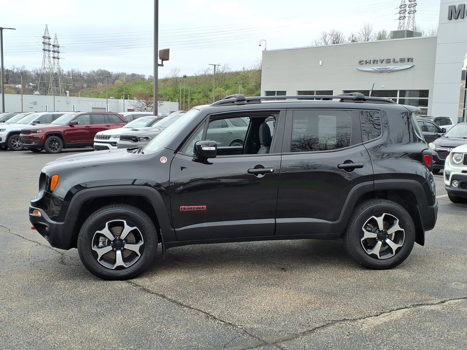 Certified 2022 Jeep Renegade Trailhawk w/ Sun/Sound Group AWD/4WD image 2