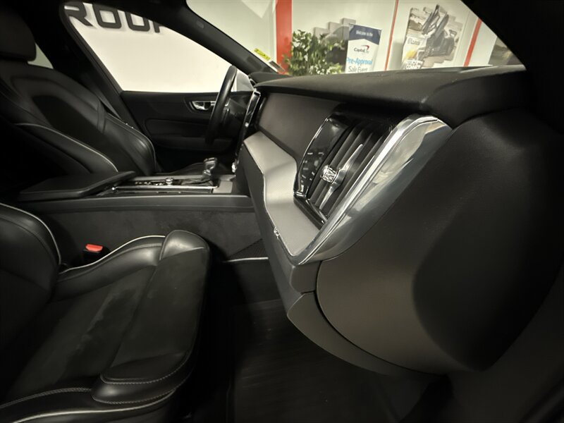 Used 2019 Volvo XC60 T5 R-Design w/ Protection Package Premier FWD image 21