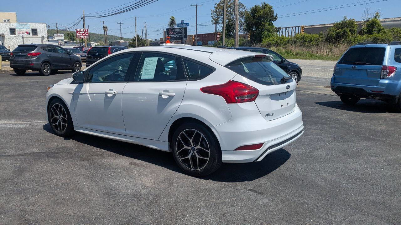Used 2016 Ford Focus SE w/ SE Sport Package FWD image 14