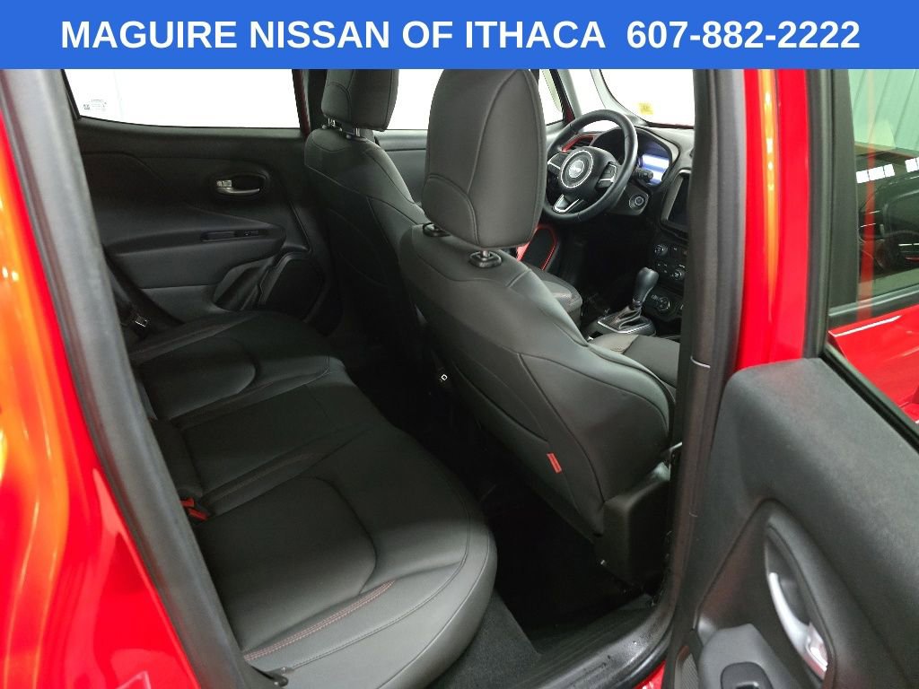 Used 2023 Jeep Renegade Trailhawk w/ Trailhawk Elite Group AWD/4WD image 17