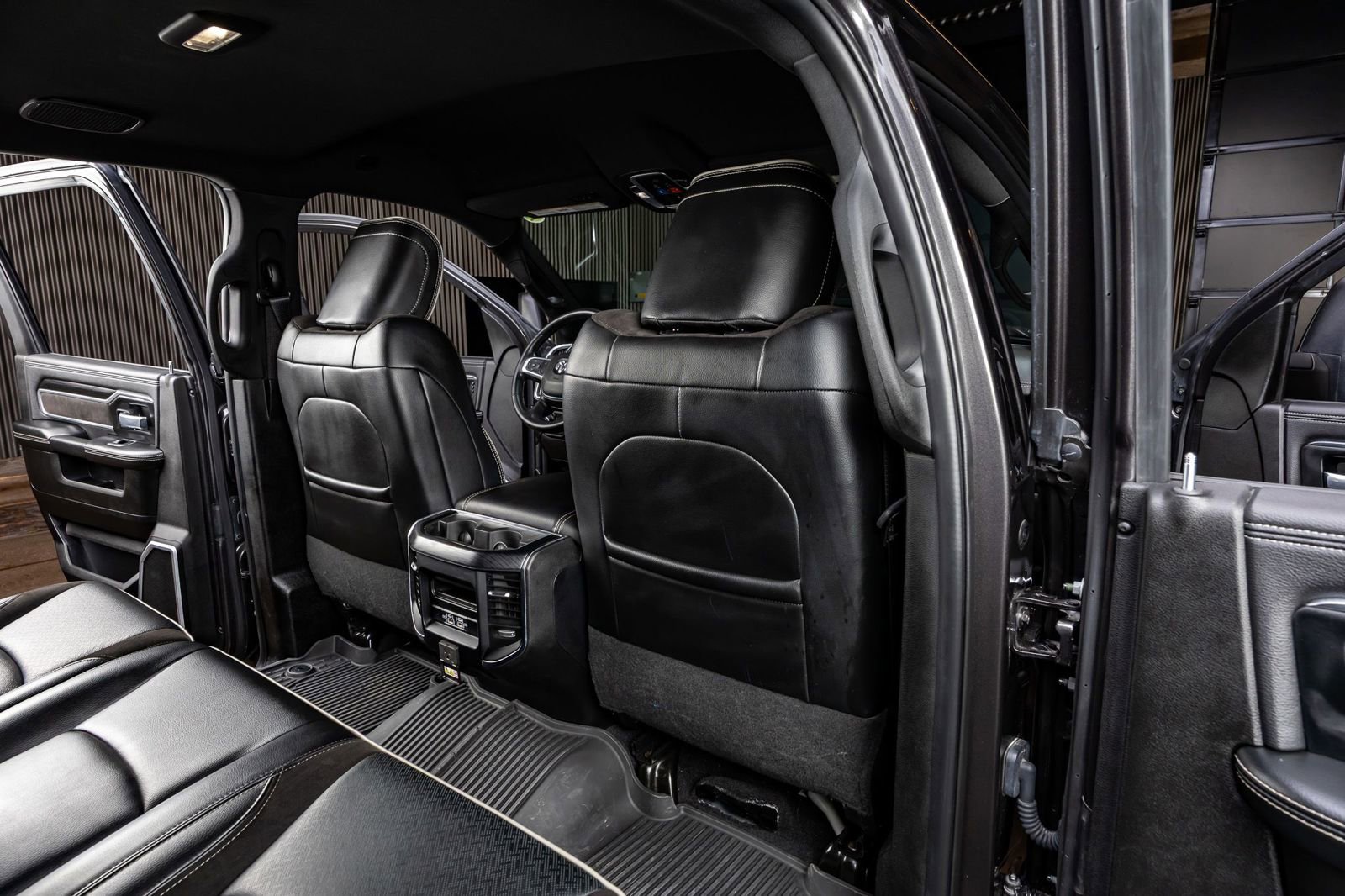 Used 2024 RAM 3500 Laramie w/ Night Edition image 30