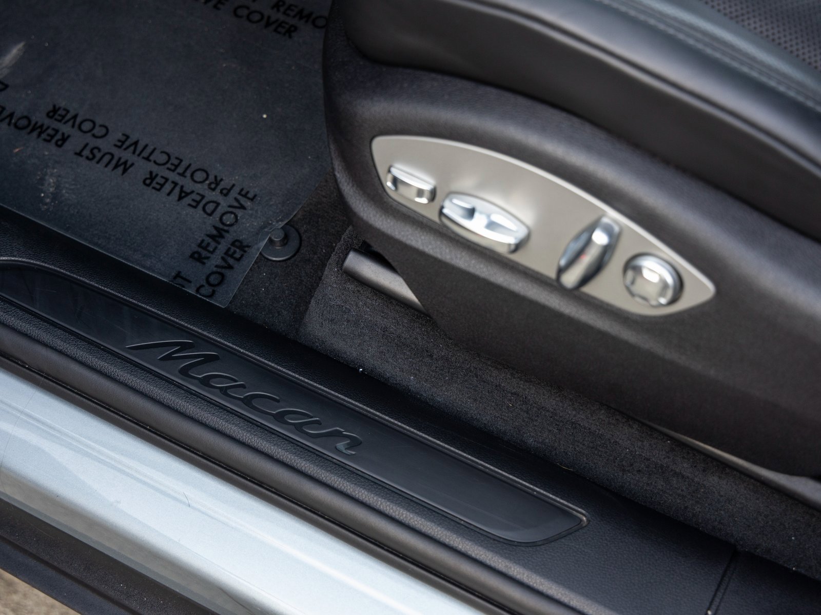 Certified 2025 Porsche Macan image 24