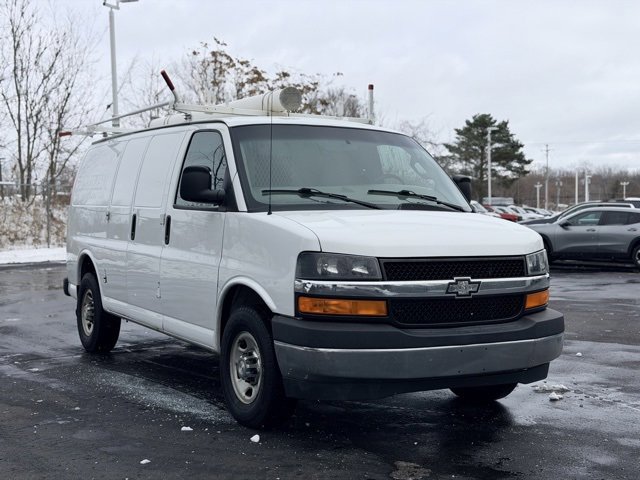 Used 2017 Chevrolet Express 2500 image 2