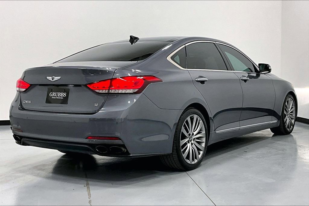 Used 2015 Hyundai Genesis 5.0 w/ Option Group 05 image 2