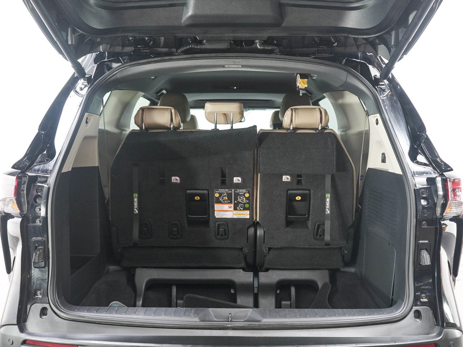 Used 2023 Toyota Sienna XLE w/ XLE Plus Package AWD/4WD image 17
